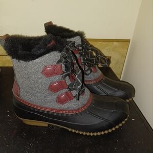 Maurices Winnie duck boots faux fur lined size wns 10 (090724A)